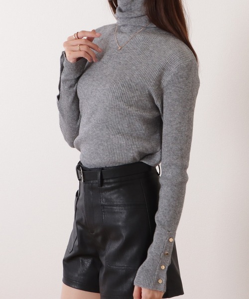 セール】ゴールドボタン付ベーシックタートルネックプルオーバー