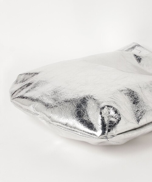 fredy emue(フレディエミュ)の「メタリック2wayホーボーバッグ(ショルダーバッグ・レディース・シルバー/ブロンズ・FREE)」の7枚目の写真