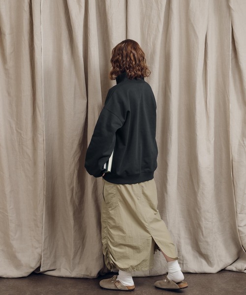 MUHET(ミュエータ)の「ハーフジップスウェット(スウェット・レディース・レッド/チャコールグレー/ライトベージュ/ブラック/ライトブルー/カーキ/ネイビー・MEDIUM/X-LARGE)」の14枚目の写真