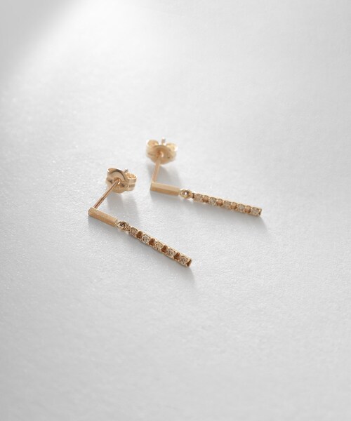 COCOSHNIK(ココシュニック)の「K10ダイヤモンド レクタングル ピアス(ピアス(両耳用)・レディース・イエローゴールド・00)」の2枚目の写真