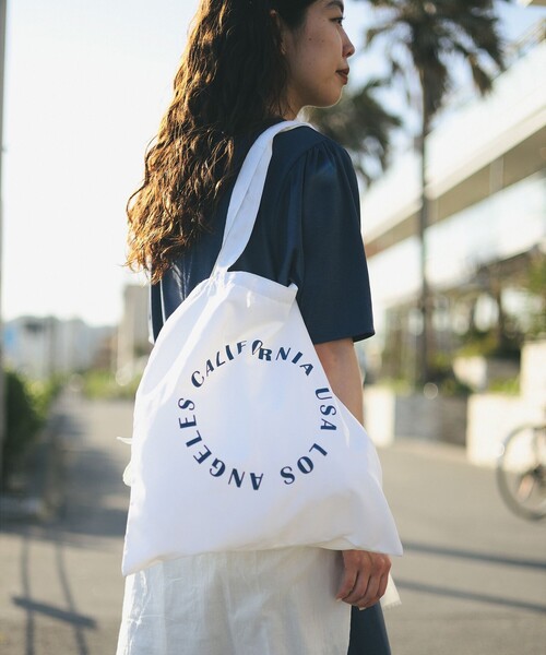 B:MING by BEAMS(ビーミングバイビームス)の「B:MING by BEAMS / リッピングプリント トートバッグ(トートバッグ・レディース・ブラウン系その他/ホワイト/サックスブルー・ONE SIZE)」の4枚目の写真