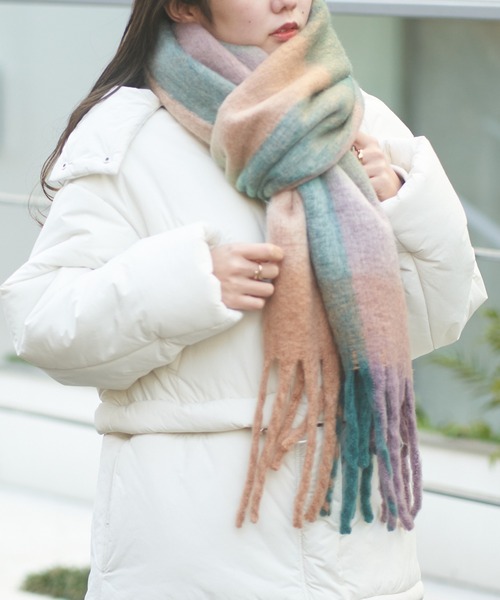 Chico（チコ）の「ブロックチェックカラーストール（マフラー・レディース・チャコールグレー/アイボリー/ピンク・FREE）」の12枚目の写真