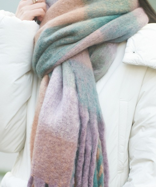 Chico（チコ）の「ブロックチェックカラーストール（マフラー・レディース・チャコールグレー/アイボリー/ピンク・FREE）」の13枚目の写真