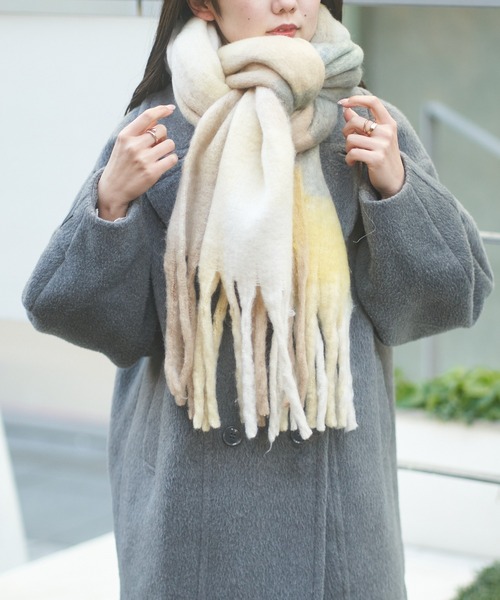 Chico（チコ）の「ブロックチェックカラーストール（マフラー・レディース・チャコールグレー/アイボリー/ピンク・FREE）」の4枚目の写真