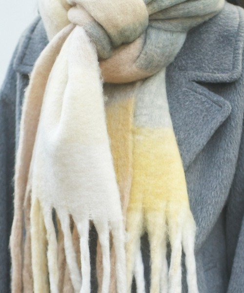 Chico（チコ）の「ブロックチェックカラーストール（マフラー・レディース・チャコールグレー/アイボリー/ピンク・FREE）」の5枚目の写真