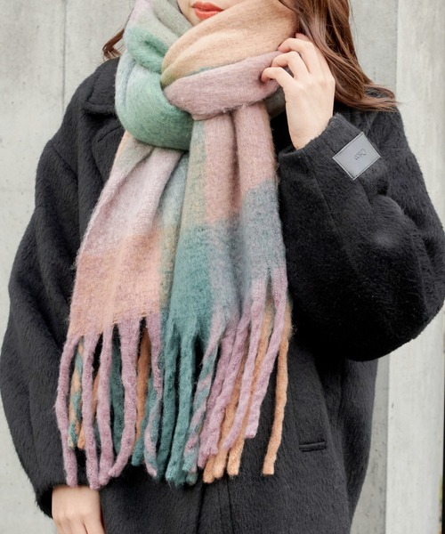 Chico（チコ）の「ブロックチェックカラーストール（マフラー・レディース・チャコールグレー/アイボリー/ピンク・FREE）」の9枚目の写真