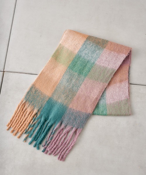 Chico（チコ）の「ブロックチェックカラーストール（マフラー・レディース・チャコールグレー/アイボリー/ピンク・FREE）」の17枚目の写真