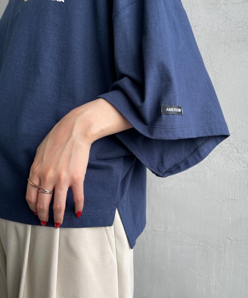 AMERICANA（アメリカーナ）の「[Americana×JEANS FACTORY/アメリカーナ×ジーンズファクトリー] 別注 ワイドシルエット ショート丈プリントTシャツ（Tシャツ/カットソー・レディース・ネイビー/ライトグレー/ホワイト・F）」の6枚目の写真