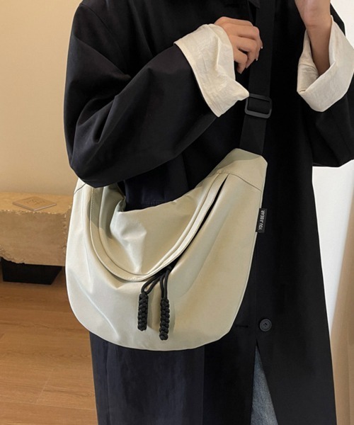 Miniministore（ミニミニストア）の「ホーボーバッグ 三日月型ショルダーバッグ（ショルダーバッグ・レディース・レッド/オフホワイト/ブラック/ベージュ/アイボリー・FREE）」の3枚目の写真