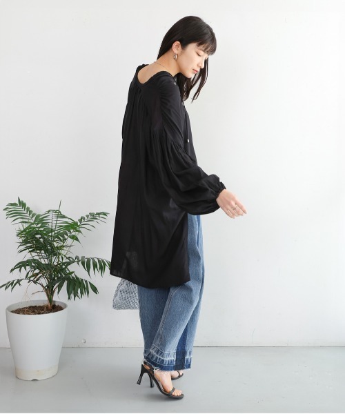 Bou Jeloud（ブージュルード）の「クールタッチレーヨンボリュームスリーブチュニック（チュニック・レディース・ベージュ/パープル/ブラック・38）」の14枚目の写真