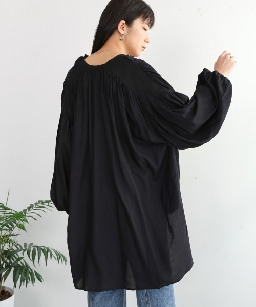 Bou Jeloud（ブージュルード）の「クールタッチレーヨンボリュームスリーブチュニック（チュニック・レディース・ベージュ/パープル/ブラック・38）」の9枚目の写真