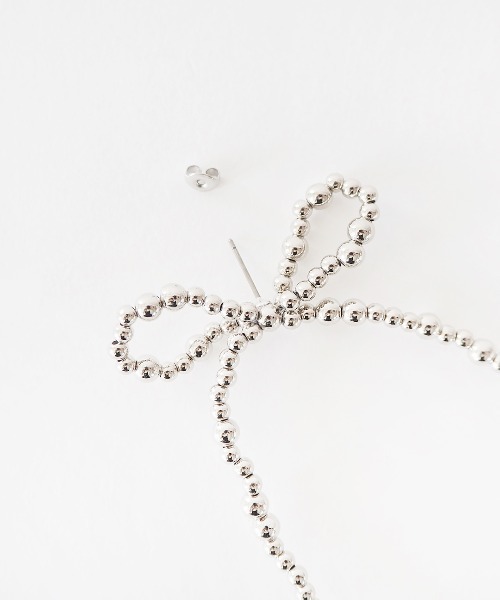 Casselini（キャセリーニ）の「Casselini(キャセリーニ)メタルビーズリボンピアス（ピアス（両耳用）・レディース・シルバー・FREE）」の4枚目の写真