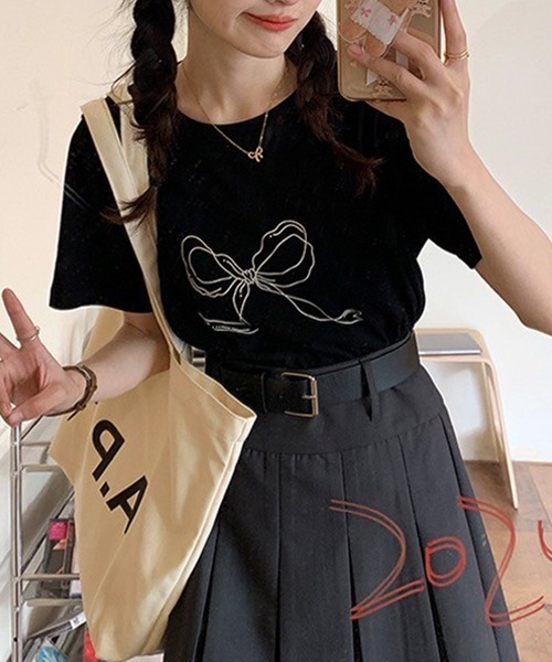 leune(ルネ)の「リボンプリントTシャツ(Tシャツ/カットソー・レディース・オフホワイト/ブラック・FREE)」の4枚目の写真
