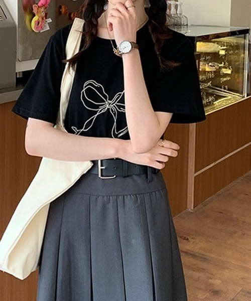 leune(ルネ)の「リボンプリントTシャツ(Tシャツ/カットソー・レディース・オフホワイト/ブラック・FREE)」の19枚目の写真