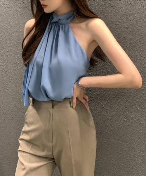 FREE STYLISTS(フリー スタイリスト)の「YUGA_YGMC ホルターネック ドレープブラウス(シャツ/ブラウス・レディース・ブラック/ライトブルー/モカ・FREE)」の3枚目の写真