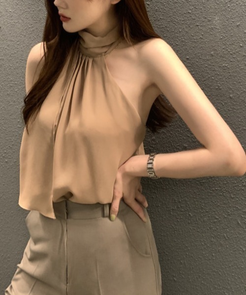 FREE STYLISTS(フリー スタイリスト)の「YUGA_YGMC ホルターネック ドレープブラウス(シャツ/ブラウス・レディース・ブラック/ライトブルー/モカ・FREE)」の2枚目の写真