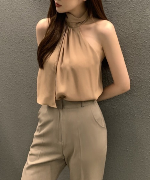 FREE STYLISTS(フリー スタイリスト)の「YUGA_YGMC ホルターネック ドレープブラウス(シャツ/ブラウス・レディース・ブラック/ライトブルー/モカ・FREE)」の15枚目の写真
