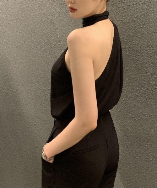 FREE STYLISTS(フリー スタイリスト)の「YUGA_YGMC ホルターネック ドレープブラウス(シャツ/ブラウス・レディース・ブラック/ライトブルー/モカ・FREE)」の11枚目の写真