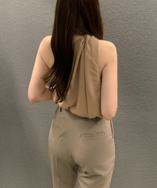 FREE STYLISTS(フリー スタイリスト)の「YUGA_YGMC ホルターネック ドレープブラウス(シャツ/ブラウス・レディース・ブラック/ライトブルー/モカ・FREE)」の19枚目の写真