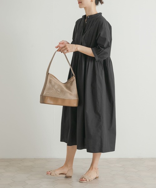 URBAN RESEARCH DOORS(アーバンリサーチドアーズ)の「ピンタックウエスト切替ワンピース(ワンピース・レディース・ブラック/ブルー・MEDIUM)」の7枚目の写真