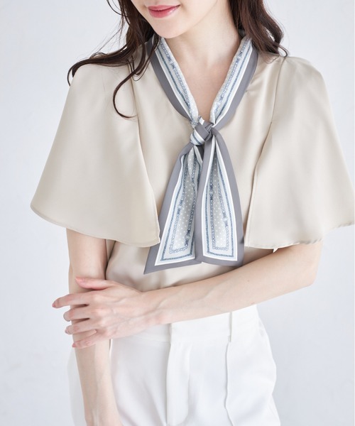 tocco closet(トッコ クローゼット)の「ベネシャンプリントスカーフボウタイブラウス(シャツ/ブラウス・レディース・ライトベージュ/オフホワイト・M)」の2枚目の写真