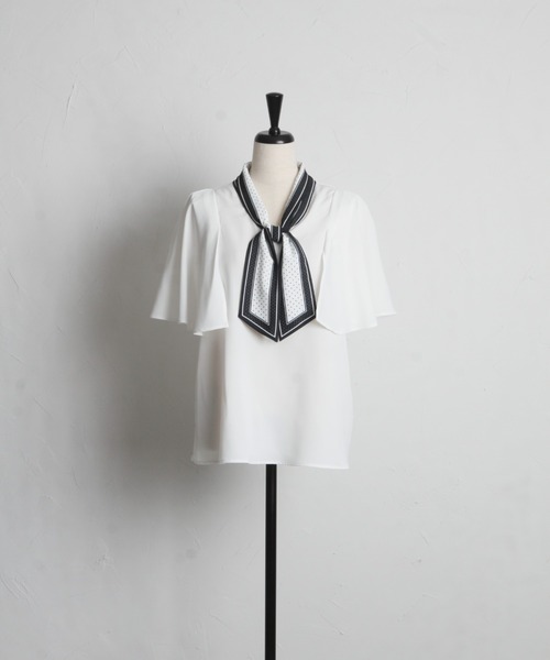 tocco closet(トッコ クローゼット)の「ベネシャンプリントスカーフボウタイブラウス(シャツ/ブラウス・レディース・ライトベージュ/オフホワイト・M)」の12枚目の写真
