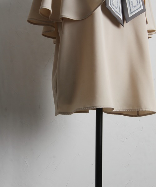 tocco closet(トッコ クローゼット)の「ベネシャンプリントスカーフボウタイブラウス(シャツ/ブラウス・レディース・ライトベージュ/オフホワイト・M)」の19枚目の写真