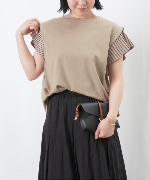 LUCA/LADY LUCK LUCA(ルカ/レディラックルカ)の「LC/LLL 袖プリーツトップス / プリーツデザインTシャツ(Tシャツ/カットソー・レディース・ブラック/ベージュ/ブルー/オフホワイト・FREE)」の3枚目の写真