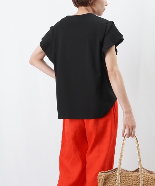 LUCA/LADY LUCK LUCA(ルカ/レディラックルカ)の「LC/LLL 袖プリーツトップス / プリーツデザインTシャツ(Tシャツ/カットソー・レディース・ブラック/ベージュ/ブルー/オフホワイト・FREE)」の18枚目の写真