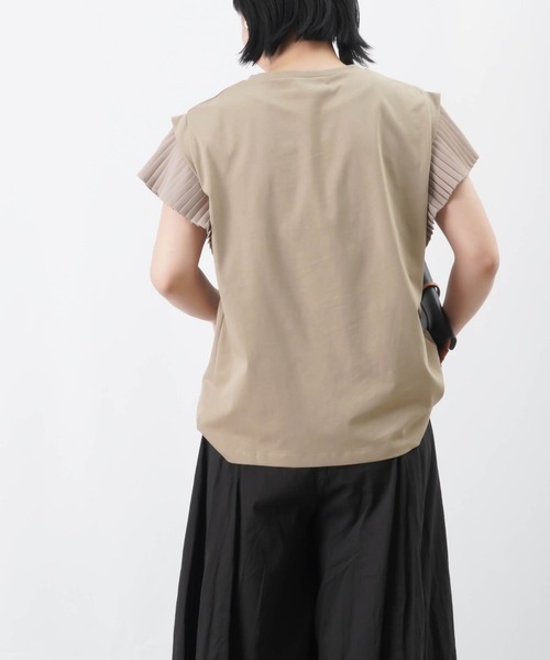 LUCA/LADY LUCK LUCA(ルカ/レディラックルカ)の「LC/LLL 袖プリーツトップス / プリーツデザインTシャツ(Tシャツ/カットソー・レディース・ブラック/ベージュ/ブルー/オフホワイト・FREE)」の13枚目の写真