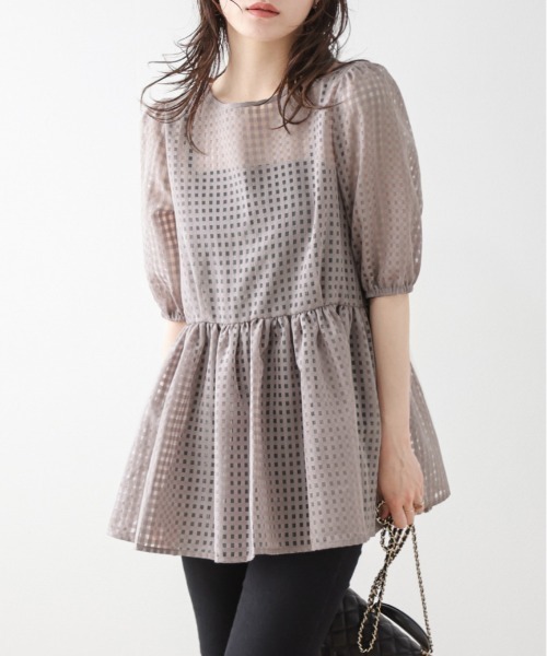 SUGAR BISKET（シュガービスケット）の「シアーチェックペプラムプルオーバー（Tシャツ/カットソー・レディース・ブラック/ホワイト/グレイッシュベージュ/ネイビー・フリー）」の3枚目の写真