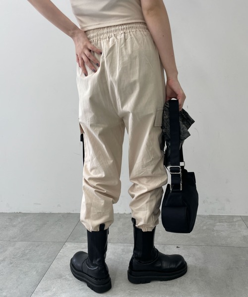 WOND(ウォンド)の「カーゴイージーパンツ(カーゴパンツ・レディース・アイボリー/ブラック・FREE)」の4枚目の写真