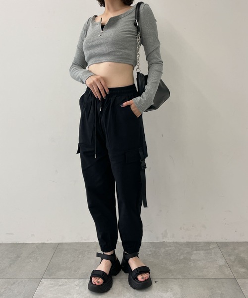 WOND(ウォンド)の「カーゴイージーパンツ(カーゴパンツ・レディース・アイボリー/ブラック・FREE)」の13枚目の写真