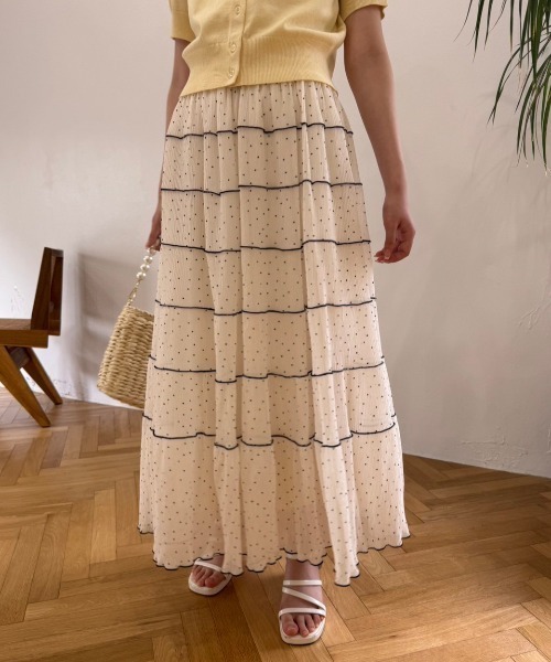 one after another NICE CLAUP（ワンアフターアナザーナイスクラップ）の「プリーツティアードスカート（スカート・レディース・アイボリー/サックスブルー/チャコールグレー・FREE）」の6枚目の写真
