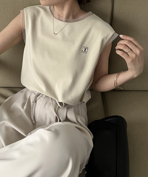 CAPRICIEUX LE'MAGE（カプリシューレマージュ）の「1ポイントノースリーブTシャツ（Tシャツ/カットソー・レディース・ホワイト/ベージュ/ブラック/グレー・FREE）」の4枚目の写真