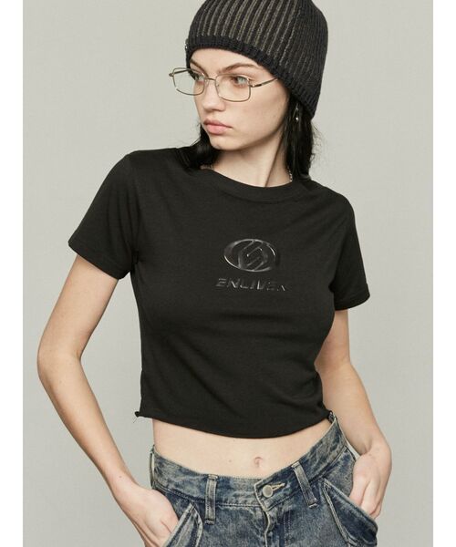 EMODA(エモダ)の「メタルロゴTシャツ(Tシャツ/カットソー・レディース・グレー/ホワイト/ブラック・FREE)」の2枚目の写真