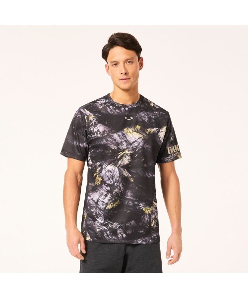 OAKLEY(オークリー)の「オークリー STRIKING QD SS GRAPHIC TEE 5.0 /Tシャツ/ TRAINING スポーツ・トレーニング/ OAKLEY(Tシャツ/カットソー・メンズ・ブラック系その他/ブルー系・S/M/L/XL)」の2枚目の写真