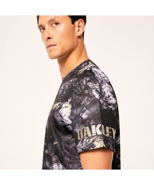 OAKLEY(オークリー)の「オークリー STRIKING QD SS GRAPHIC TEE 5.0 /Tシャツ/ TRAINING スポーツ・トレーニング/ OAKLEY(Tシャツ/カットソー・メンズ・ブラック系その他/ブルー系・S/M/L/XL)」の16枚目の写真