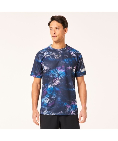 OAKLEY(オークリー)の「オークリー STRIKING QD SS GRAPHIC TEE 5.0 /Tシャツ/ TRAINING スポーツ・トレーニング/ OAKLEY(Tシャツ/カットソー・メンズ・ブラック系その他/ブルー系・S/M/L/XL)」の4枚目の写真