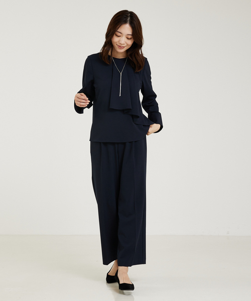 abahouse mavie（アバハウスマヴィ）の「【セットアップ対応/エニディカセット】タックフレアーブラウス/セミオケ（シャツ/ブラウス・レディース・グレイッシュベージュ/ブラック/ダークネイビー・38/36）」の4枚目の写真