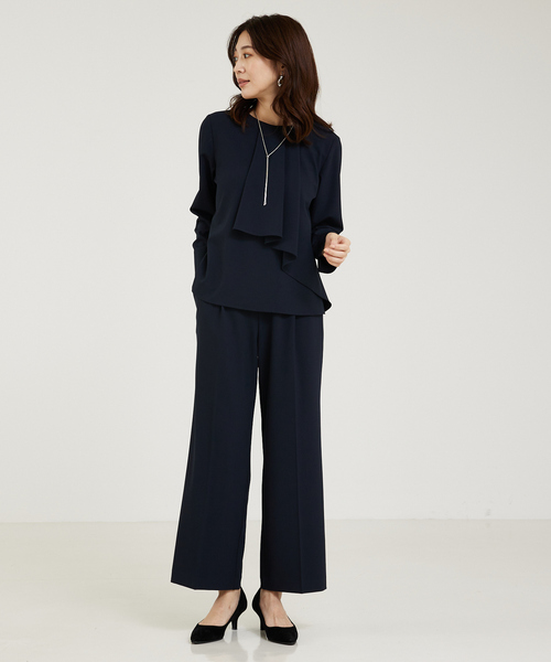 abahouse mavie（アバハウスマヴィ）の「【セットアップ対応/エニディカセット】タックフレアーブラウス/セミオケ（シャツ/ブラウス・レディース・グレイッシュベージュ/ブラック/ダークネイビー・38/36）」の5枚目の写真