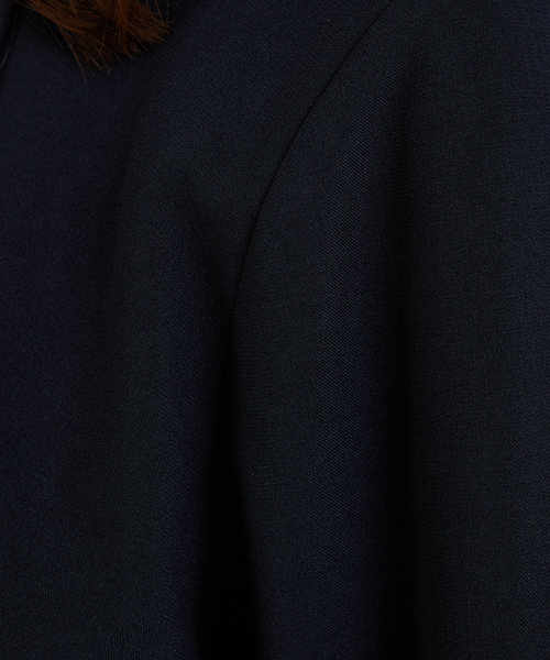 abahouse mavie（アバハウスマヴィ）の「【セットアップ対応/エニディカセット】タックフレアーブラウス/セミオケ（シャツ/ブラウス・レディース・グレイッシュベージュ/ブラック/ダークネイビー・38/36）」の7枚目の写真