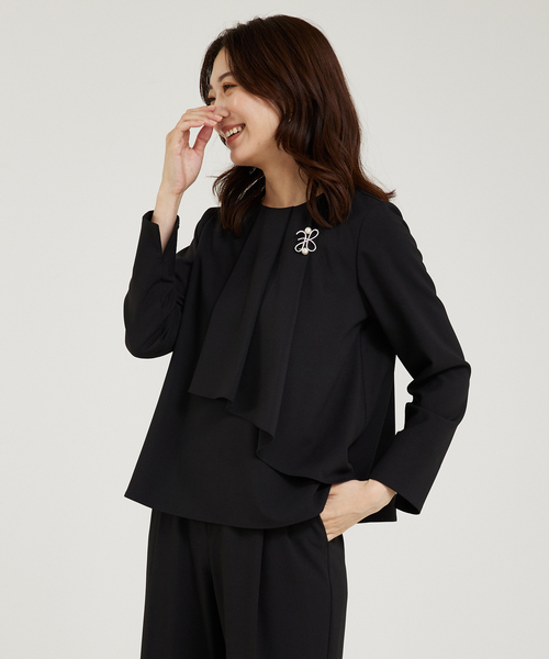 abahouse mavie（アバハウスマヴィ）の「【セットアップ対応/エニディカセット】タックフレアーブラウス/セミオケ（シャツ/ブラウス・レディース・グレイッシュベージュ/ブラック/ダークネイビー・38/36）」の10枚目の写真