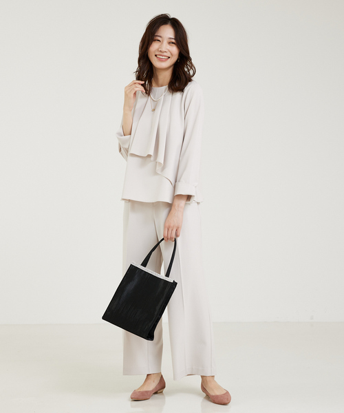 abahouse mavie（アバハウスマヴィ）の「【セットアップ対応/エニディカセット】タックフレアーブラウス/セミオケ（シャツ/ブラウス・レディース・グレイッシュベージュ/ブラック/ダークネイビー・38/36）」の13枚目の写真