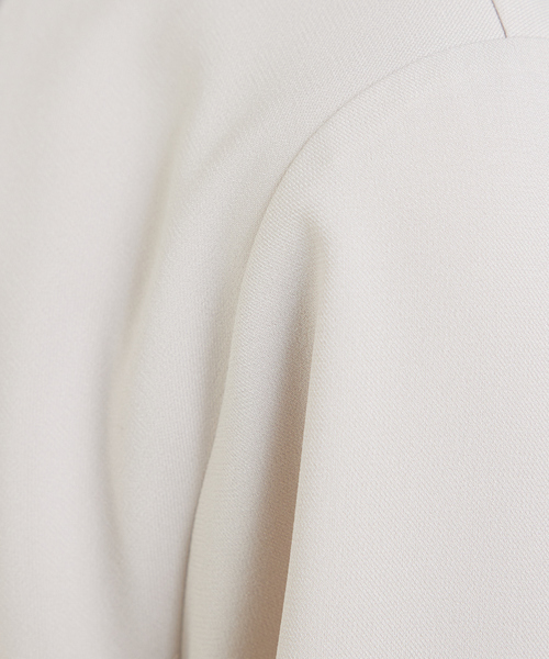 abahouse mavie（アバハウスマヴィ）の「【セットアップ対応/エニディカセット】タックフレアーブラウス/セミオケ（シャツ/ブラウス・レディース・グレイッシュベージュ/ブラック/ダークネイビー・38/36）」の16枚目の写真