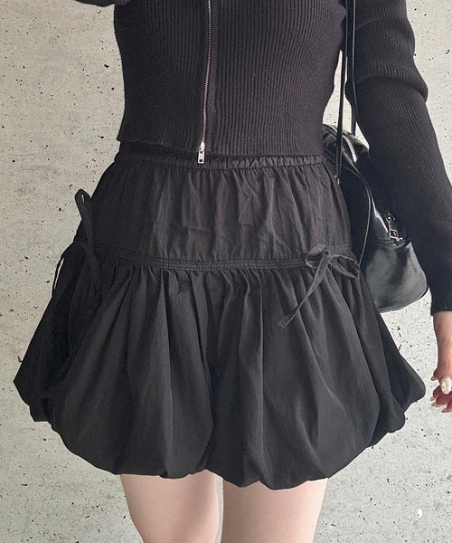 merrylatte(メリーラテ)の「リボンギャザーバルーンスカート(スカート・レディース・ブラック/ホワイト・MEDIUM)」の6枚目の写真