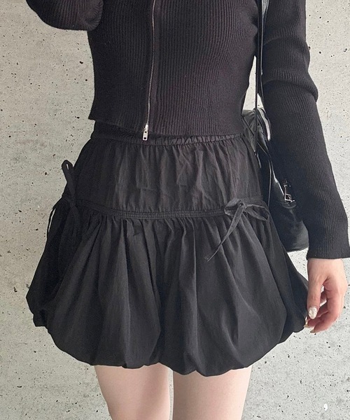 merrylatte(メリーラテ)の「リボンギャザーバルーンスカート(スカート・レディース・ブラック/ホワイト・MEDIUM)」の7枚目の写真