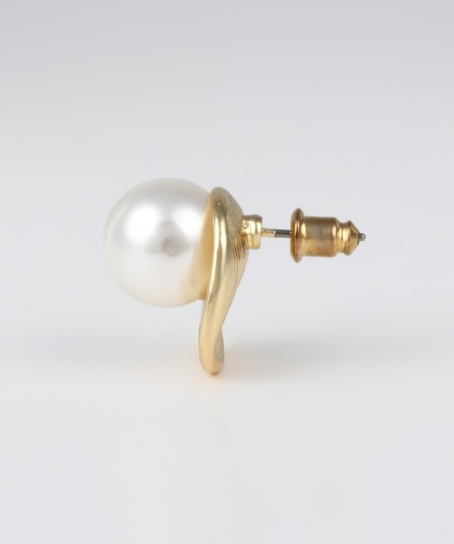 Nothing And Others(ナッシングアンドアザーズ)の「「Nothing And Others/ナッシングアンドアザーズ」Bigpearl Simple Pierce(ピアス(両耳用)・レディース・ゴールド・FREE)」の6枚目の写真
