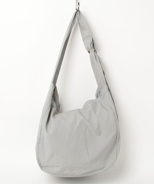 UNIVERSAL OVERALL(ユニバーサルオーバーオール)の「UNIVERSAL OVERALL / Wrinkle nylon news paper bag / UVO-194(ショルダーバッグ・レディース・チャコールグレー/ホワイト系その他/オリーブ/ブラック/グレー・ONESIZE)」の10枚目の写真