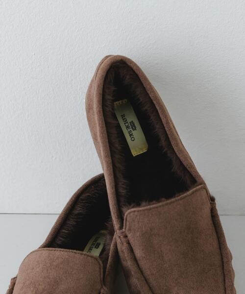 RODE SKO(ロデスコ)の「撥水フラッフィスリッポン(スリッポン・レディース・モカ/ブラック/オフホワイト・36/37/38)」の6枚目の写真